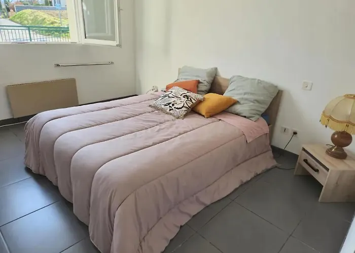 Апартаменты Maison Accueillante A Avec Jardin Les Martres-de-Veyre