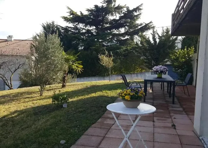 Апартаменты Maison Accueillante A Avec Jardin